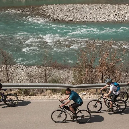 ラグジュアリーテント Glamping Albania Rafting