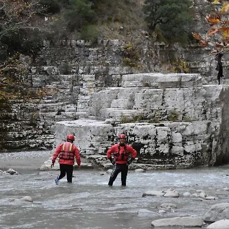 Glamping Albania Rafting ラグジュアリーテント Përmet