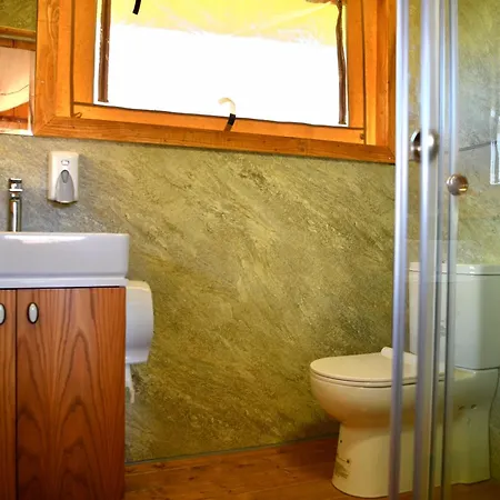 Glamping Albania Rafting ラグジュアリーテント Përmet